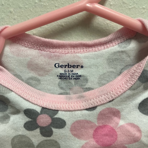 Gerber Elephant 3 piece onesie set - Picture 2 of 10